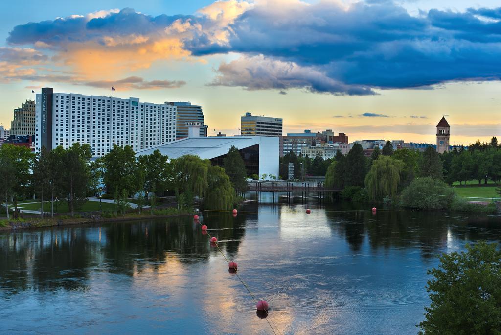 Oxford Suites Spokane Downtown Exterior foto
